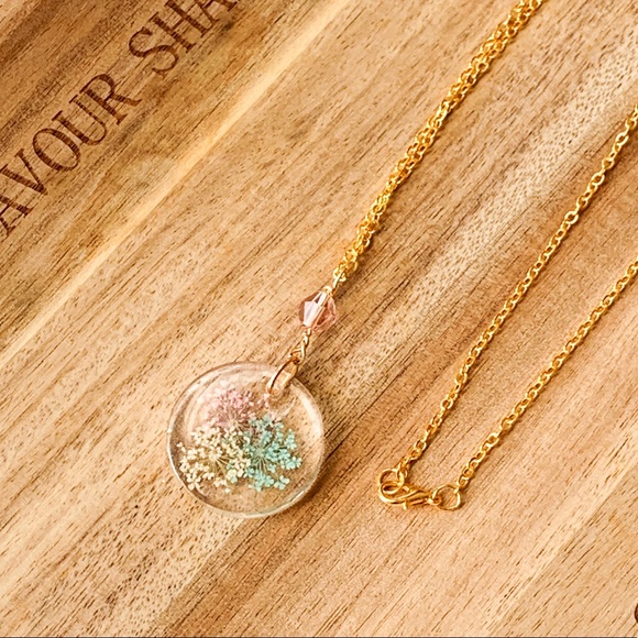 ⚡️2/$30 HANDCRAFTED RESIN LONG PENDANT NECKLACE - Picture 5 of 5